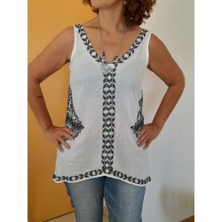 TOP BRODE BLANC ET NOIR  TAILLE 36